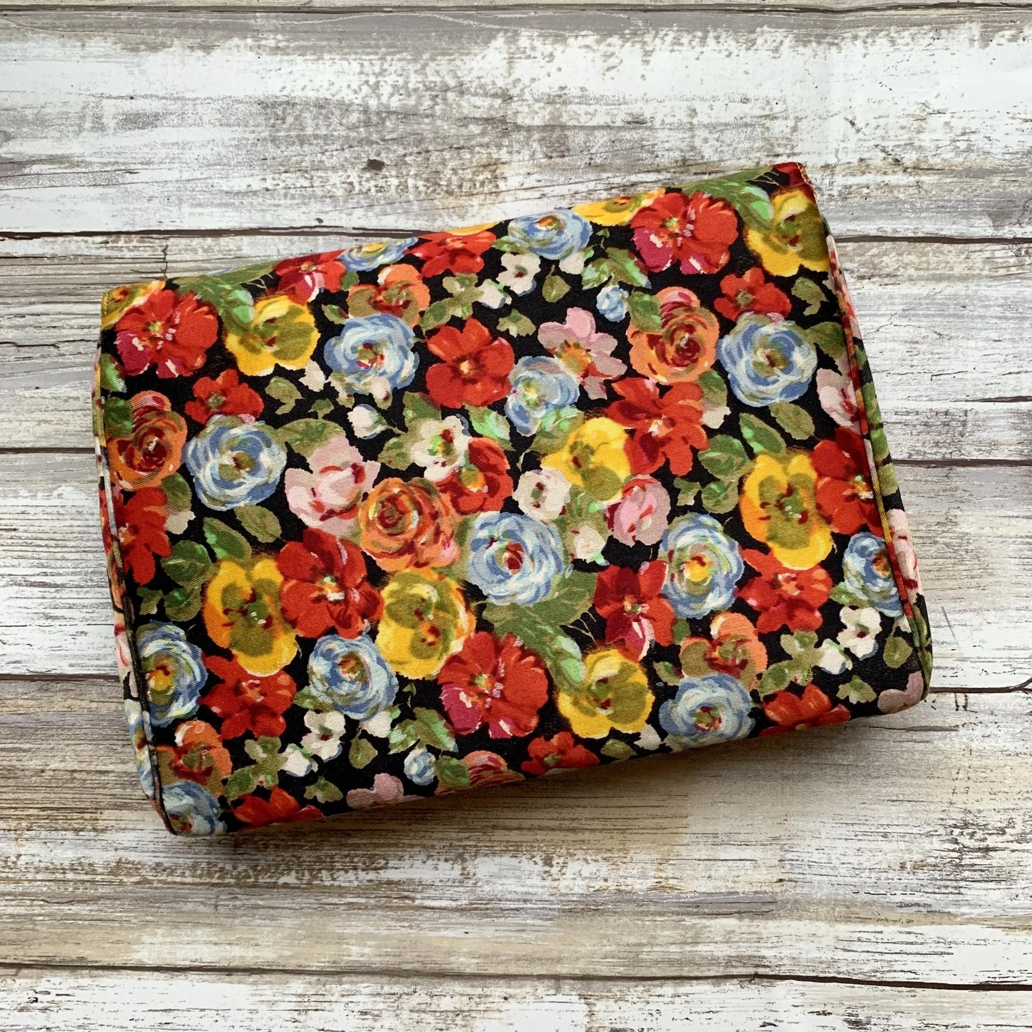 1950s Floral Clutch by Coblentz for Saks Fifth Avenue. Colorful Bag. Sustainable Vintage Fashion.